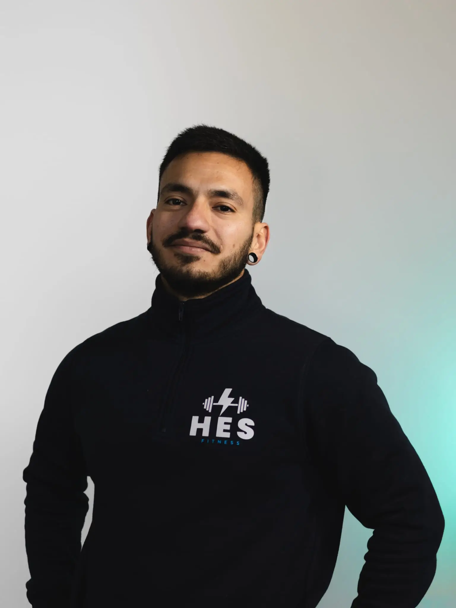 Entrenador personal en el gimnasio